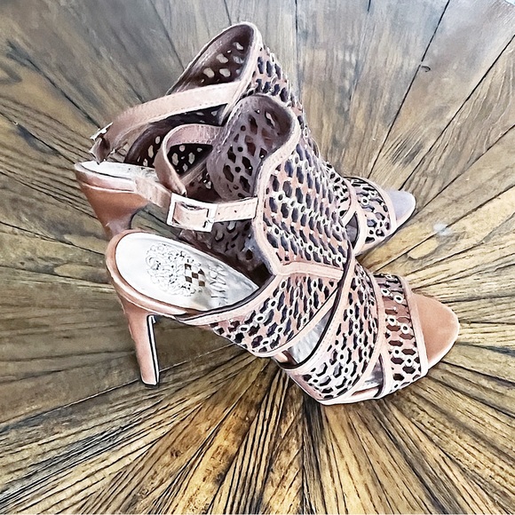 Vince Camuto Korthina Whiskey Gold Caged Ankle Shootie Herl Sandal size 7.5 - Picture 4 of 8